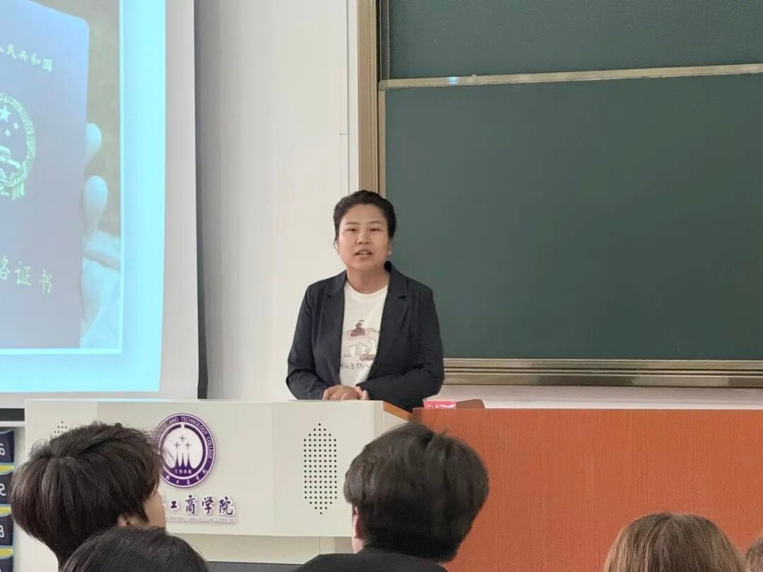 粮食工程与营养科学学院开展辅导员精品党课活动（三）